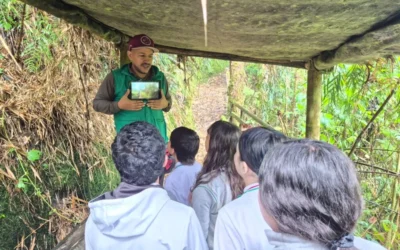 Estudiantes de Bosques del Norte exploran el agua en su fuente natural — Club del Agua visita la Reserva CHEC